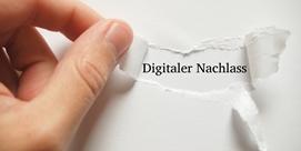Hand reißt Loch in Papier. Dahinter steht "Digitaler Nachlass".