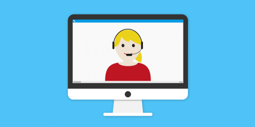 Abgebildet ist eine Person mit Headset auf einem Computerbildschirm.