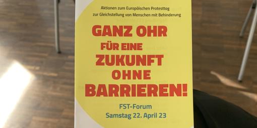 Bild des Veranstaltungsflyers des FST-Forums. Aufschrift: Aktionen zum Europäischen Protesttag zur Gleichstellung von Menschen mit Behinderung. Ganz Ohr für eine Zukunft ohne Barrieren. FST Forum, Samstag 22. April 2023