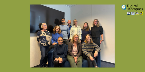 Das Foto zeigt das Team des Digital-Kompass. 