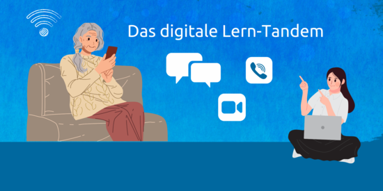 Eine Studentin erklärt digital einer Seniorin eine Funktion am Smartphone. 