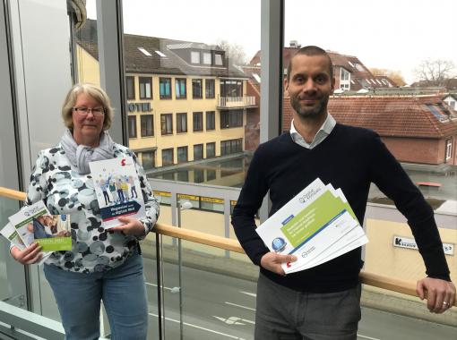 Birgit Rogge und Tobias Rothenberg vom Digital-Kompass Standort Buxtehude