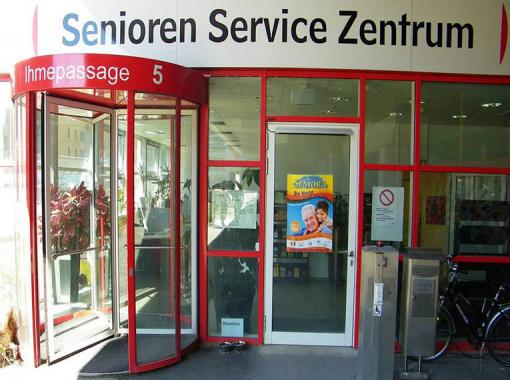 Fotofragie zeigt den Eingansgbereich des Senioren Service Zentrums in Hannover