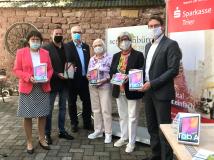 Sparkasse übergibt Tablets an DiKo Standort Trier