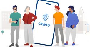 Menschen betrachten die Citykey-App