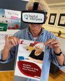Fritz Scherer beim Digitaltag mit Digital-Kompass Brille