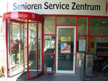 Fotofragie zeigt den Eingansgbereich des Senioren Service Zentrums in Hannover