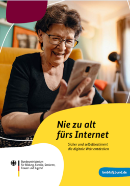 Titelbild: Ältere Dame sieht auf ein Smartphone