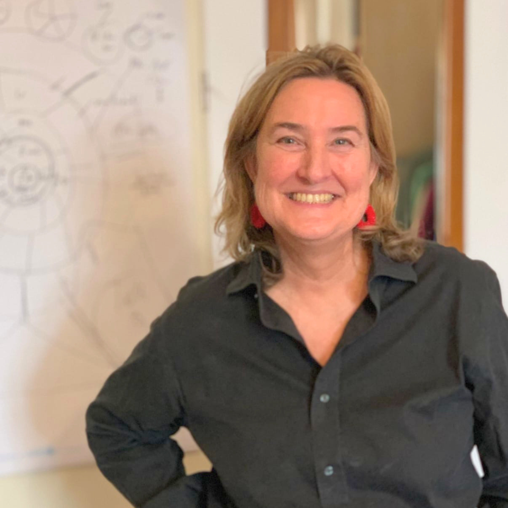 Porträtfoto von Gudrun Brendel, einer Mitarbeiterin des Deutschen, Partner des Deutschen Schwerhörigenbundes e.V., Partner des Digital-Kompass