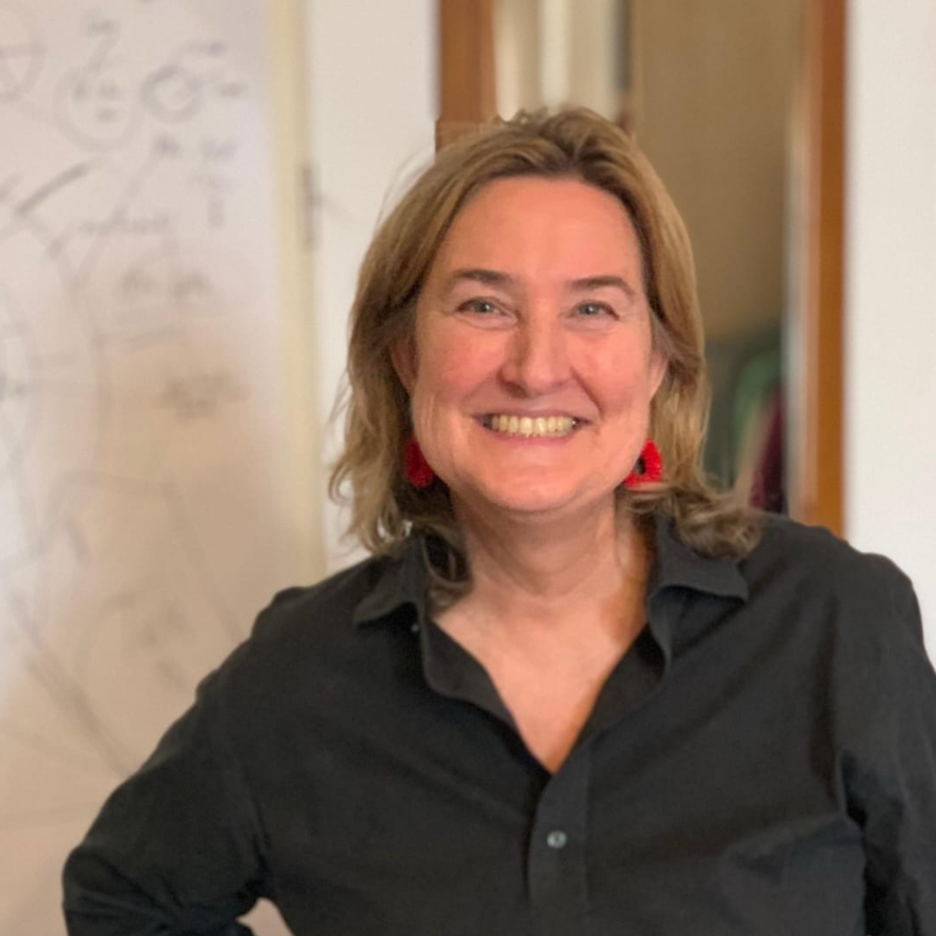 Porträtfoto von Gudrun Brendel, einer Mitarbeiterin des Deutschen, Partner des Deutschen Schwerhörigenbundes e.V., Partner des Digital-Kompass